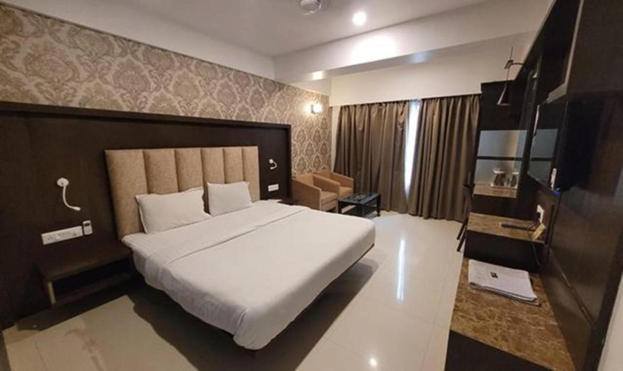 Fabhotel Prime Sapphire Regency 바도다라 외부 사진
